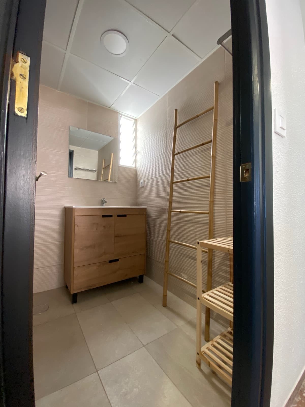 Tweede badkamer met toilet