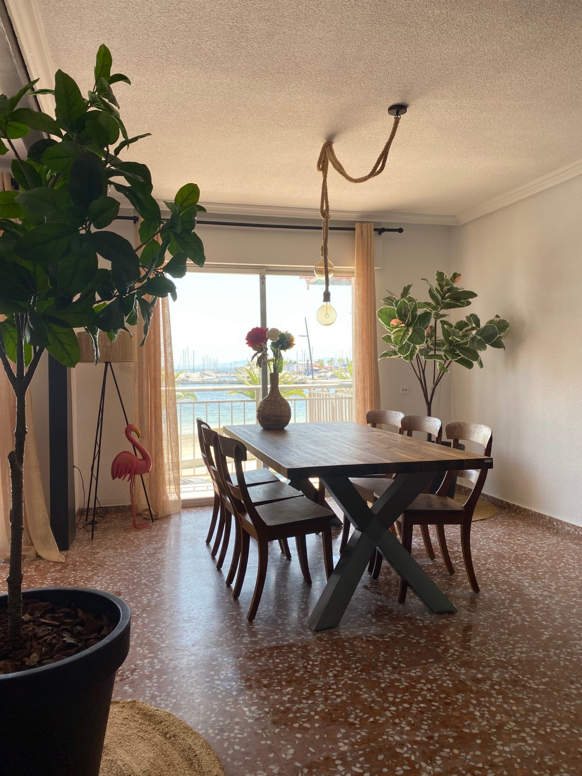 Lichte woonkamer met zeezicht over de Mar Menor
